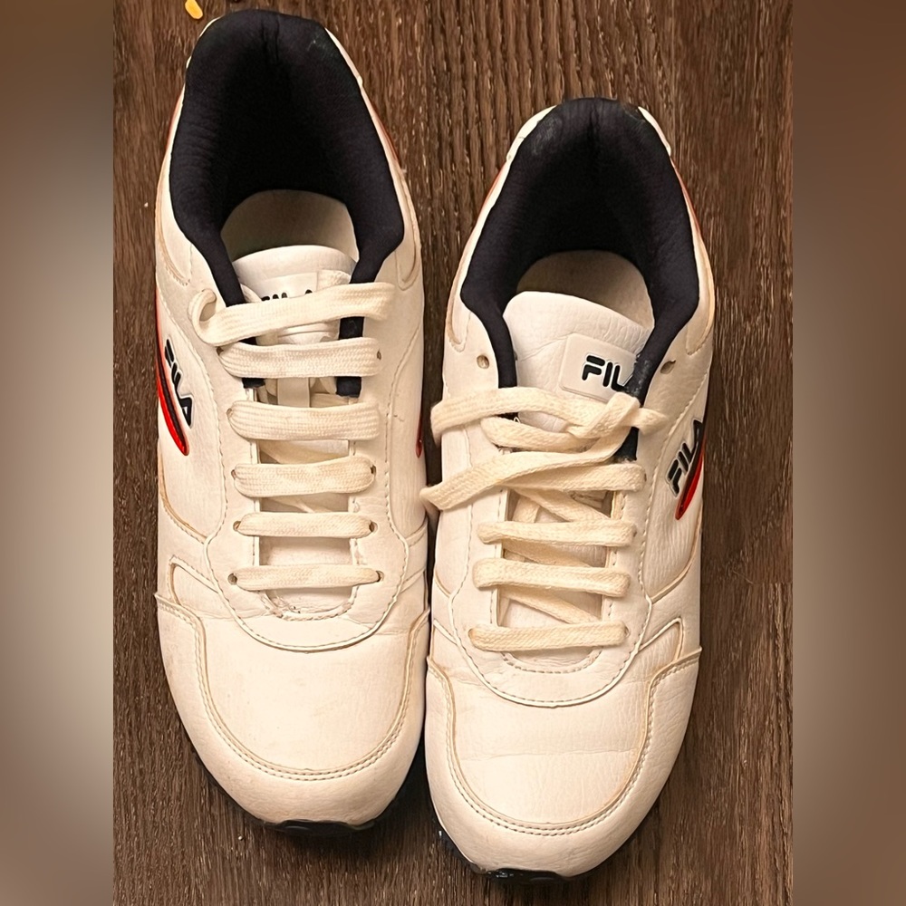 Woman’s filas